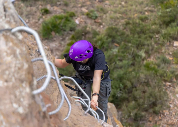 Ascenso-via-ferrata-scaled